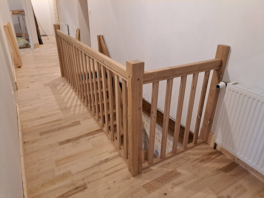 oak staircase handrail in Charente 16500 
 Custom made oak handrail for custom oak staircase in property renovation in Charente, 16500.